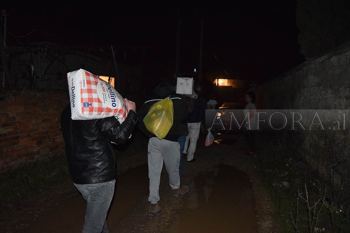 “Dhuro ngrohtësi për fundvit”, të rinjtë në ndihmë të familjeve në nevojë